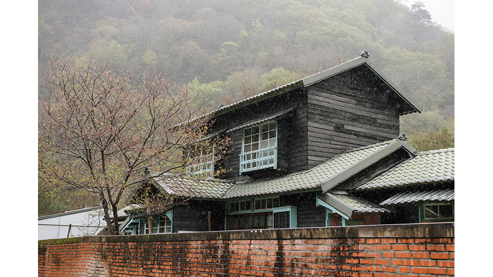 萬大電廠至今仍保留了日治時期所建的宿舍。